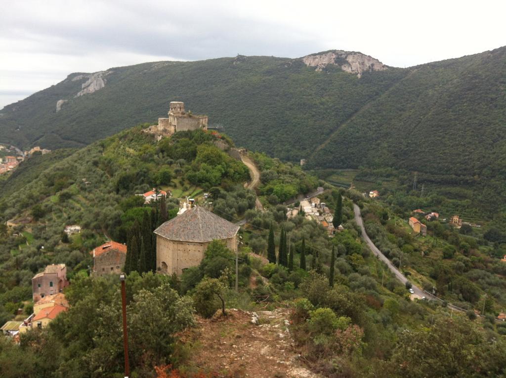 Agriturismo La Rocca Di Perti ฟีนาเลลีกูเร ภายนอก รูปภาพ